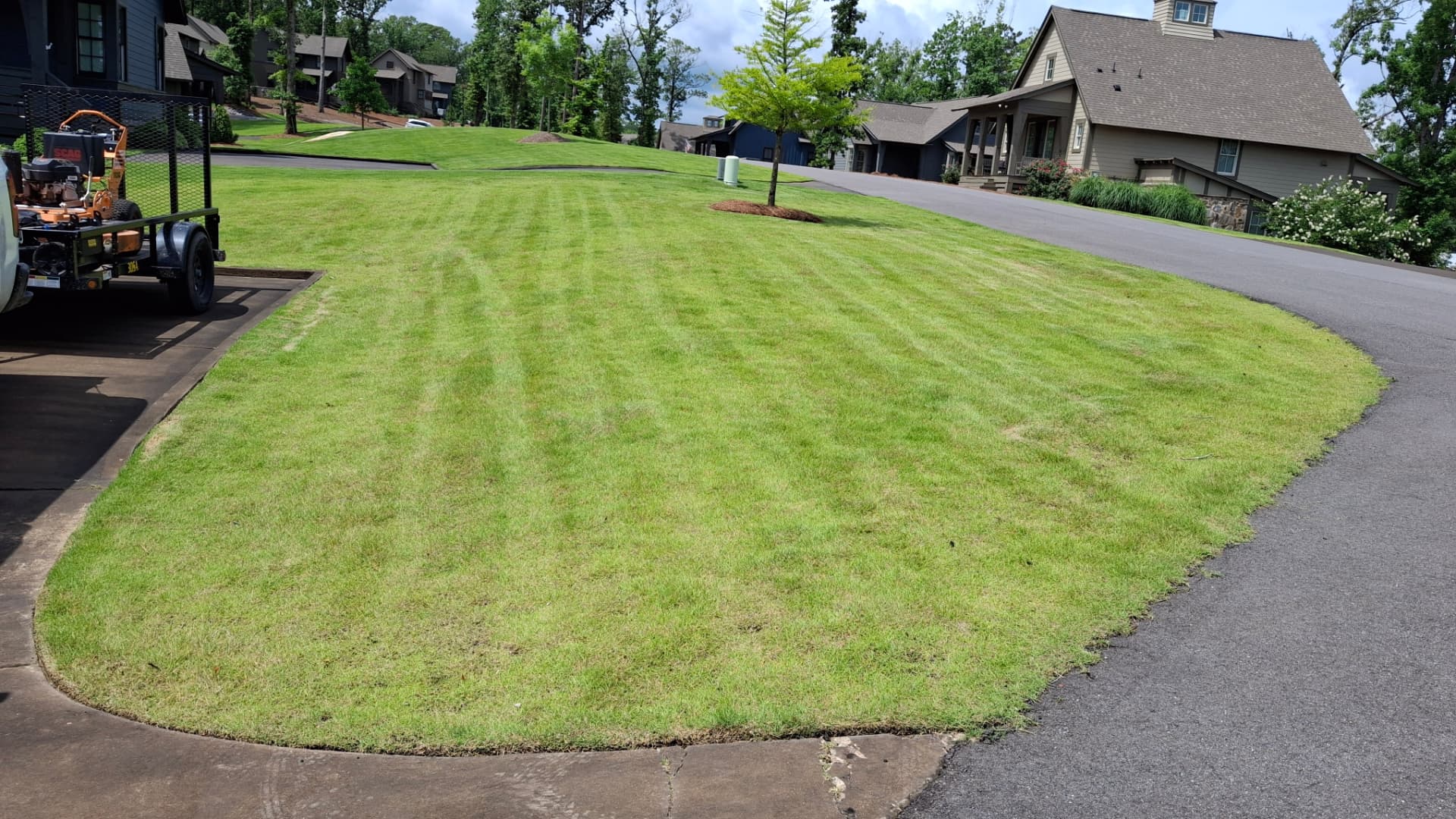 Seasonal Cleanup, Leaf Removal & Gravel Driveways